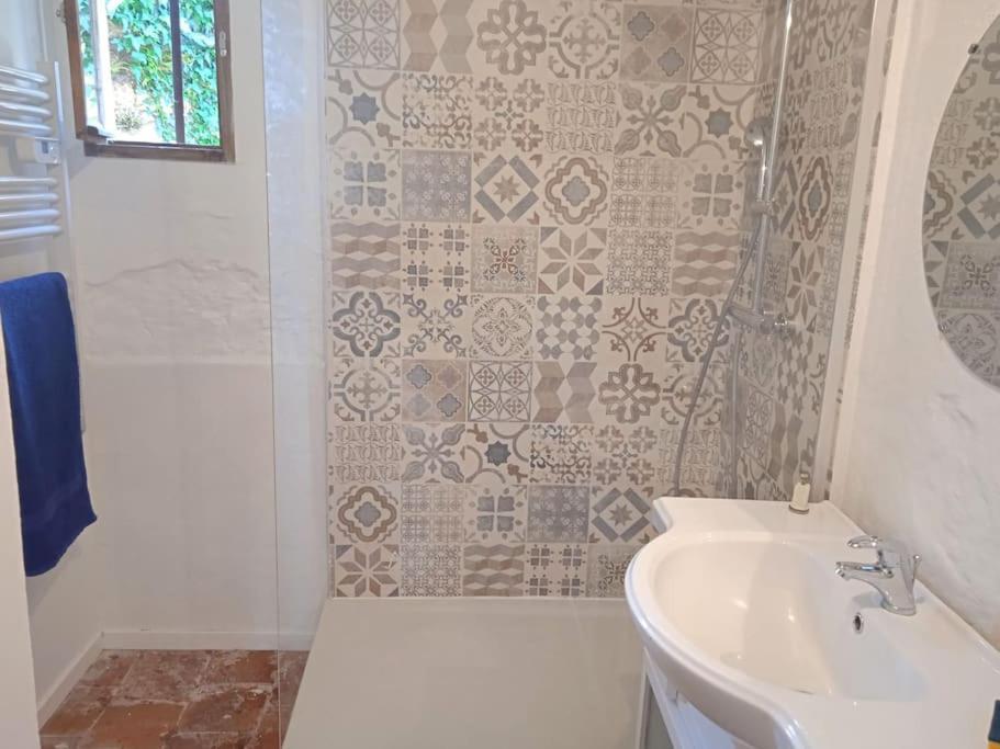 Petite Maison De Village إيجرونْدْ المظهر الخارجي الصورة